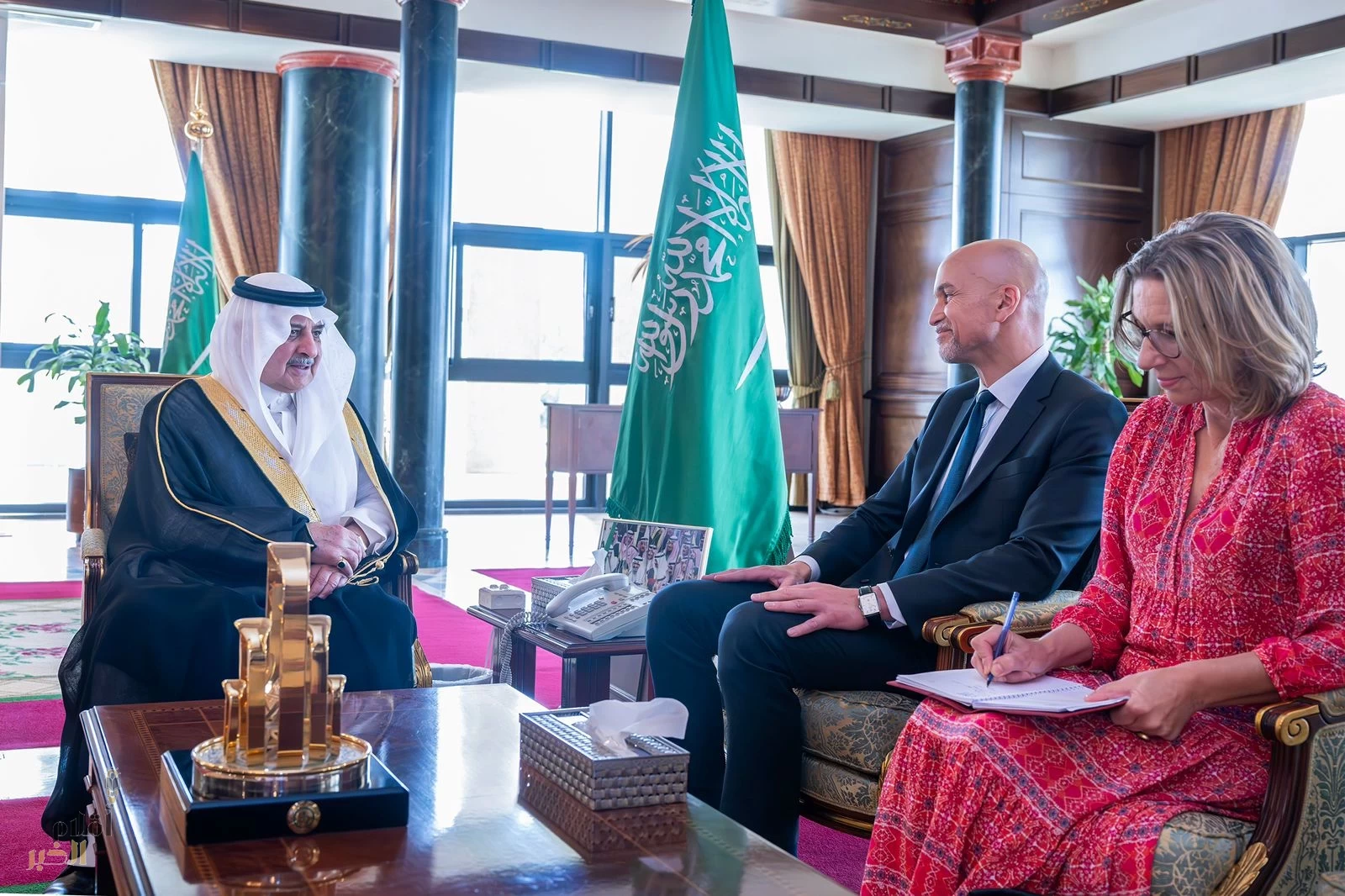 أمير تبوك يستقبل القنصل العام الفرنسي