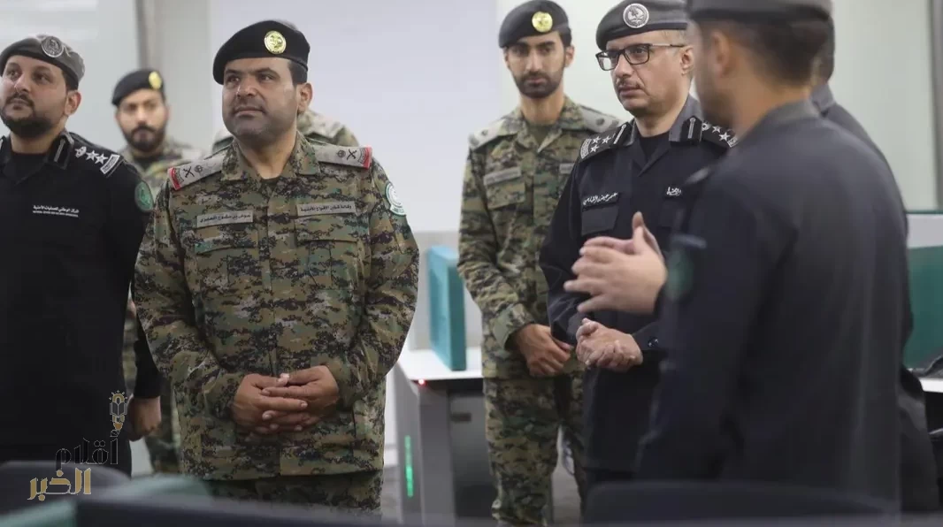 وكيل وزارة الداخلية لشؤون الأفواج الأمنية يزور مركز العمليات الأمنية الموحدة (911) بمنطقة مكة المكرمة