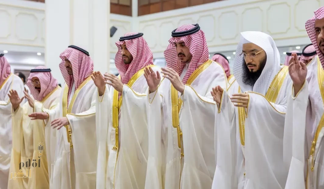 أمير منطقة الجوف ونائبه يؤدّيان صلاة عيد الأضحى
