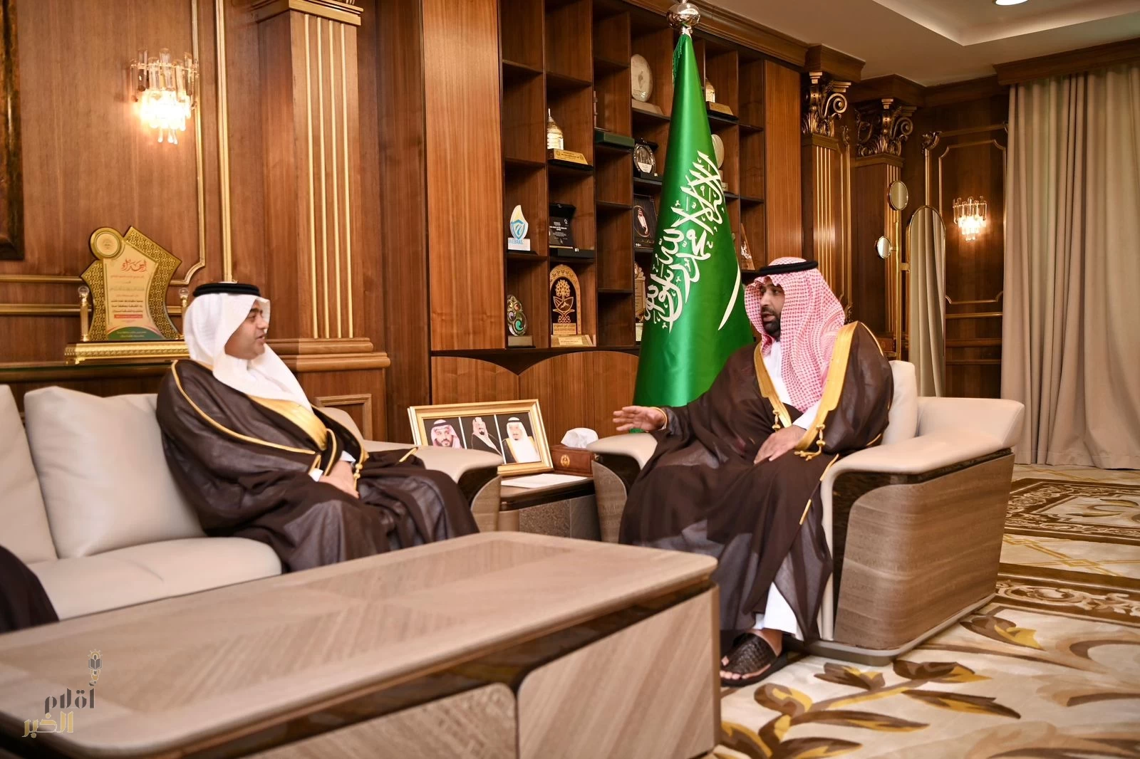 أمير منطقة جازان يناقش سير العمل بمطار الملك عبدالله الدولي الجديد