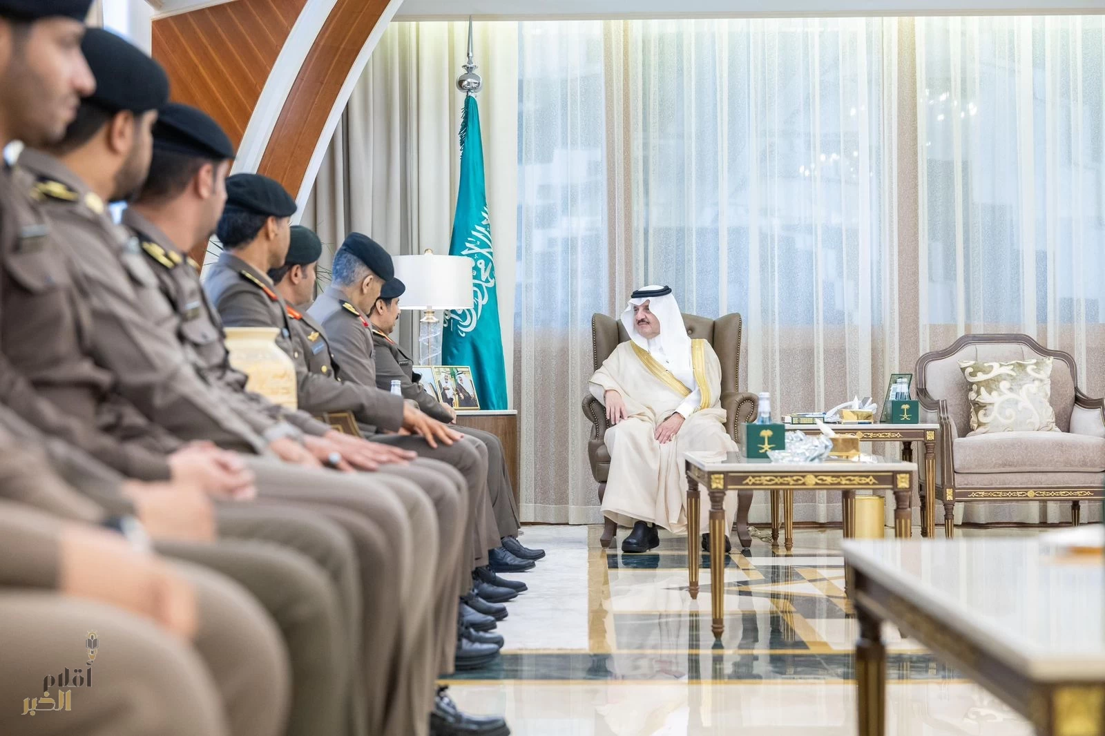 أمير الشرقية يكرم منسوبي شرطة المنطقة ويشيد بمنجزاتهم الأمنية