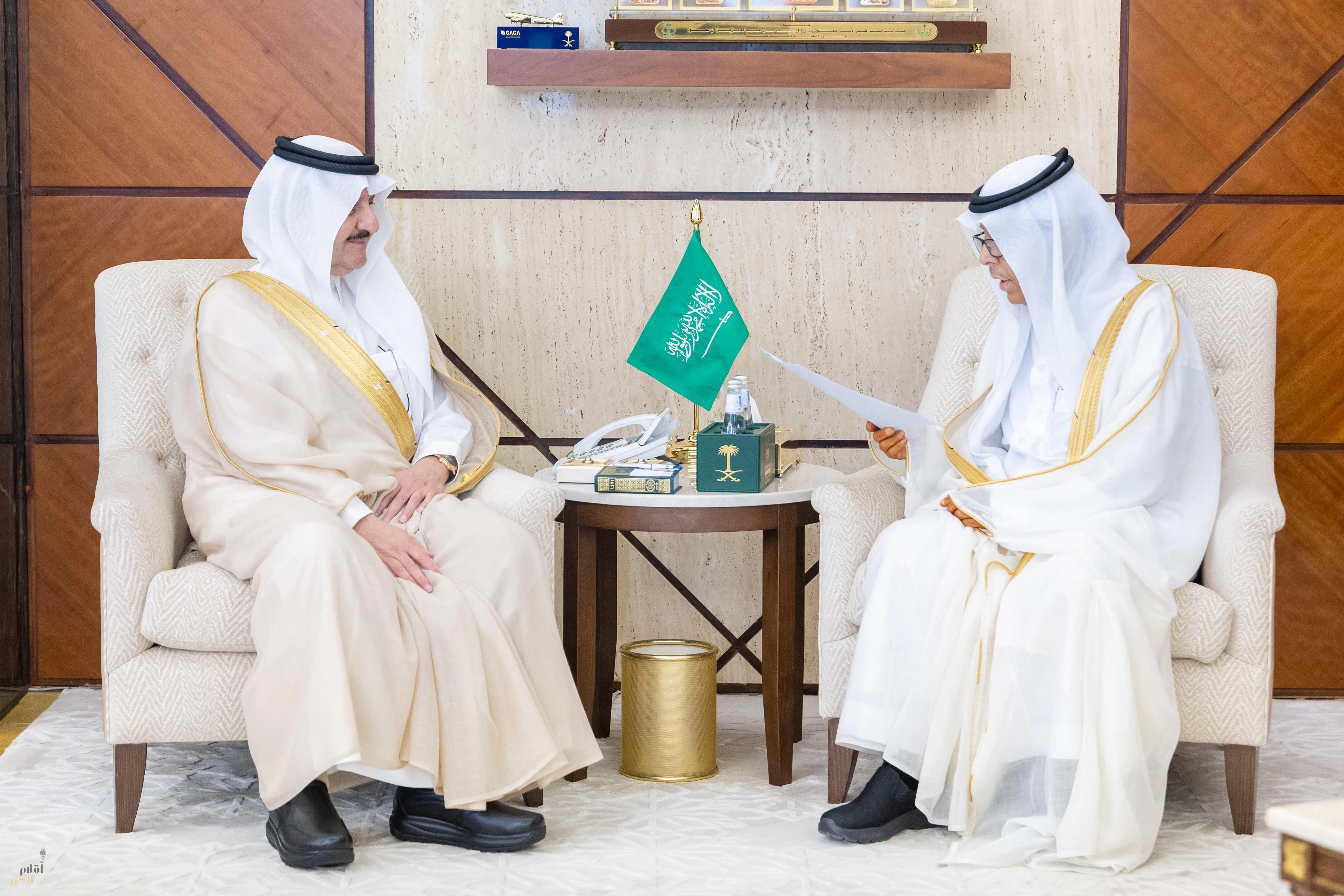 أمير الشرقية يستقبل رئيس ديوانية التراث ويستعرض تقريرها السنوي