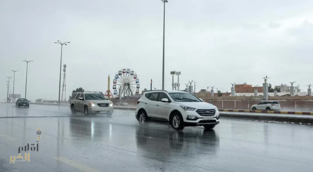 أجواء عسير تتزيّن بهطول الأمطار