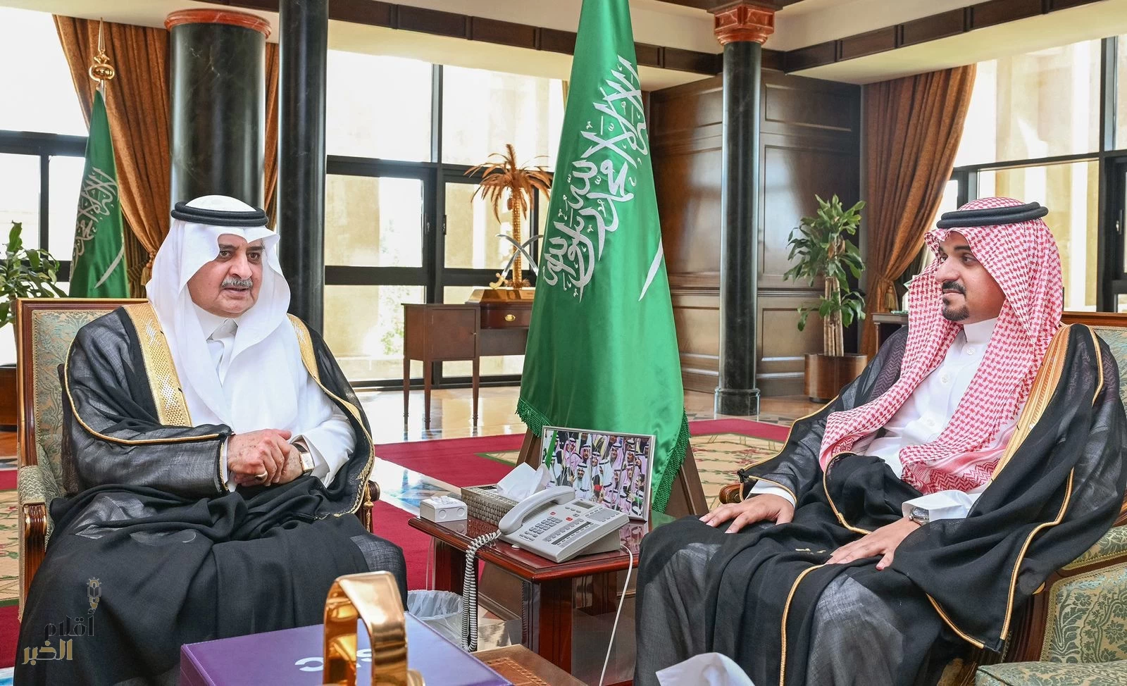 أمير منطقة تبوك يستعرض المشاريع والمبادرات لشركة الاتصالات السعودية