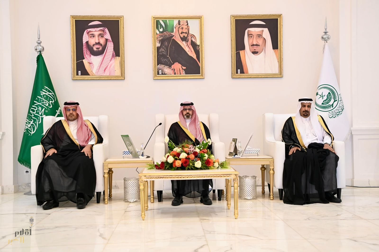 نائب أمير جازان يكرم المصورين المتعاونين في مبادرة "هذه جازان"