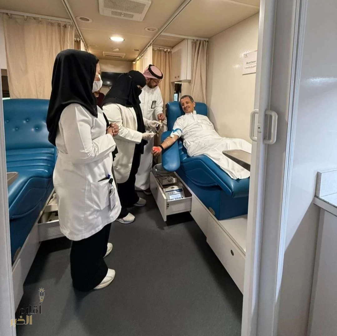 وزير السياحة يشارك في حملة سمو ولي العهد للتبرع بالدم
