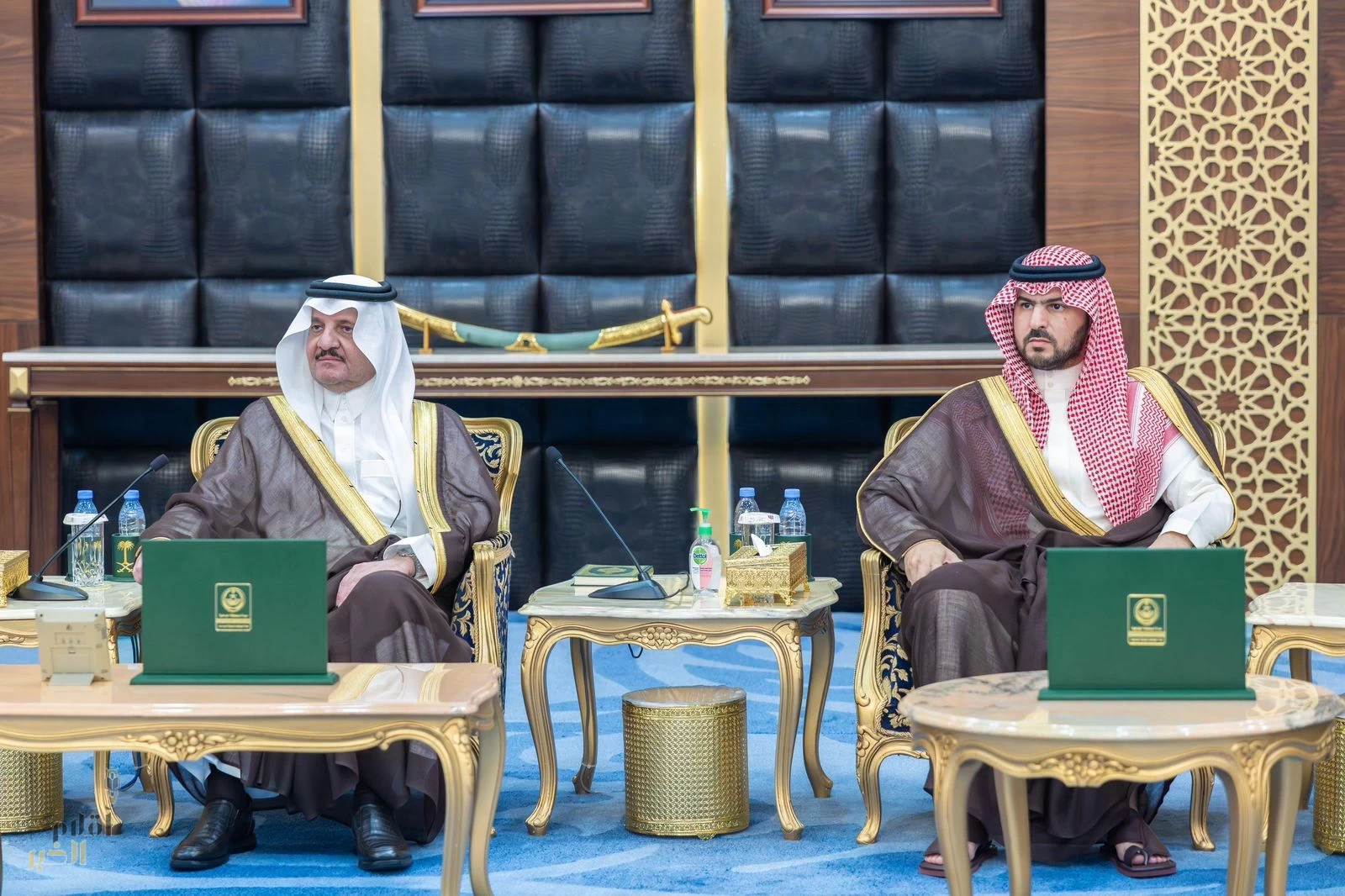 أمير المنطقة الشرقية يستقبل منسوبي فرع وزارة الطاقة ويثمن جهودهم في تجويد الخدمات المقدمة للمستفيدين