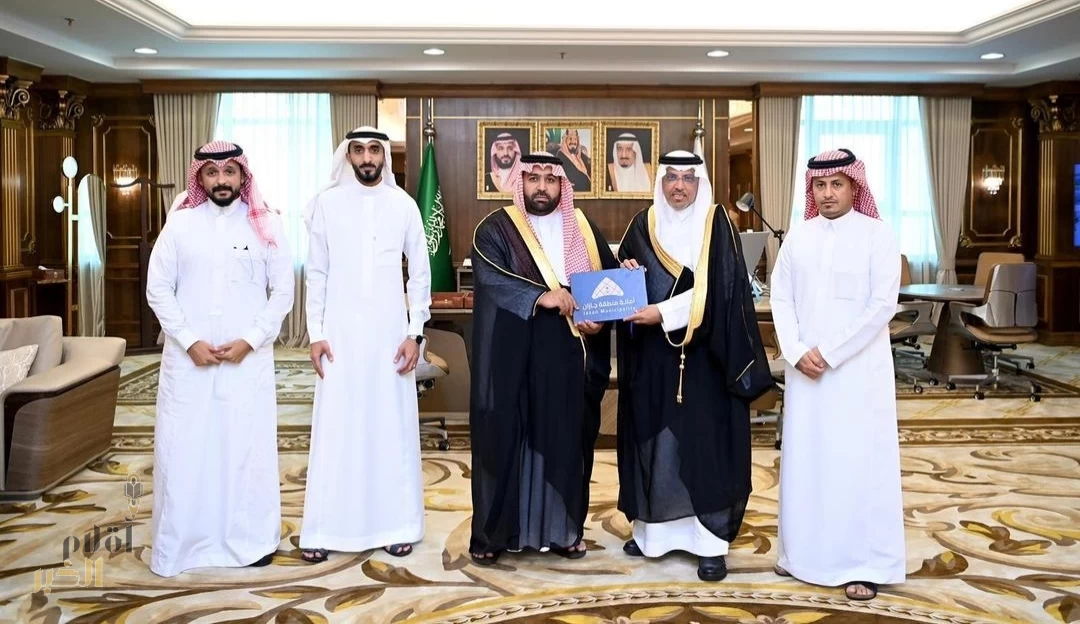 أمير جازان يطلع على خطط أمانة المنطقة التنموية