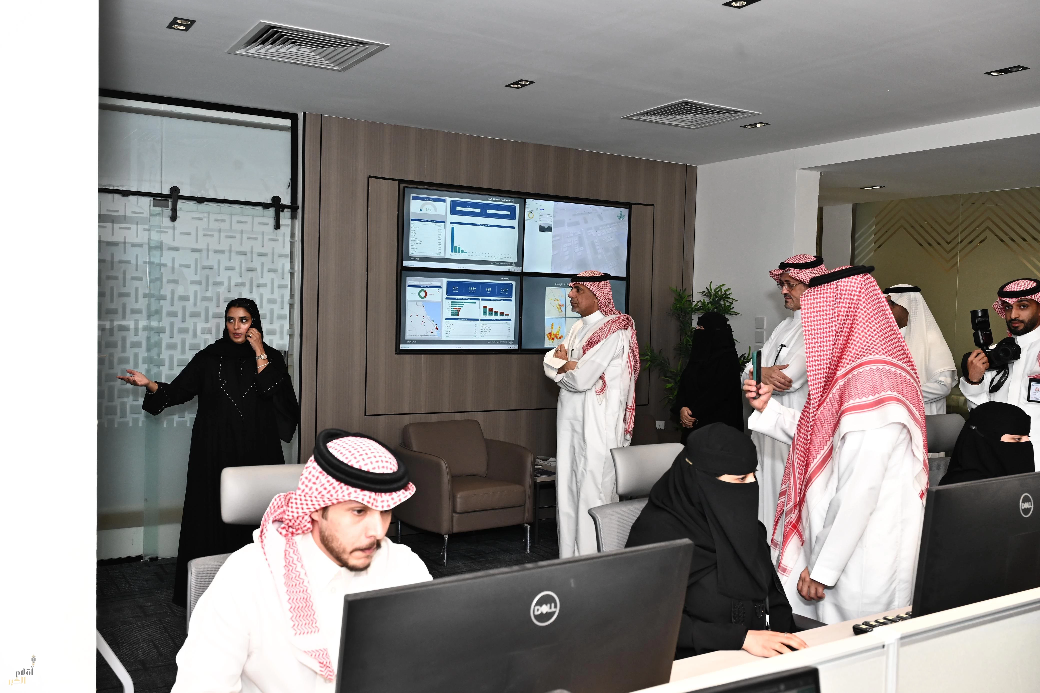 مستشار وزير البلديات والإسكان يزور مركز عمليات التشوه البصري بأمانة الشرقية