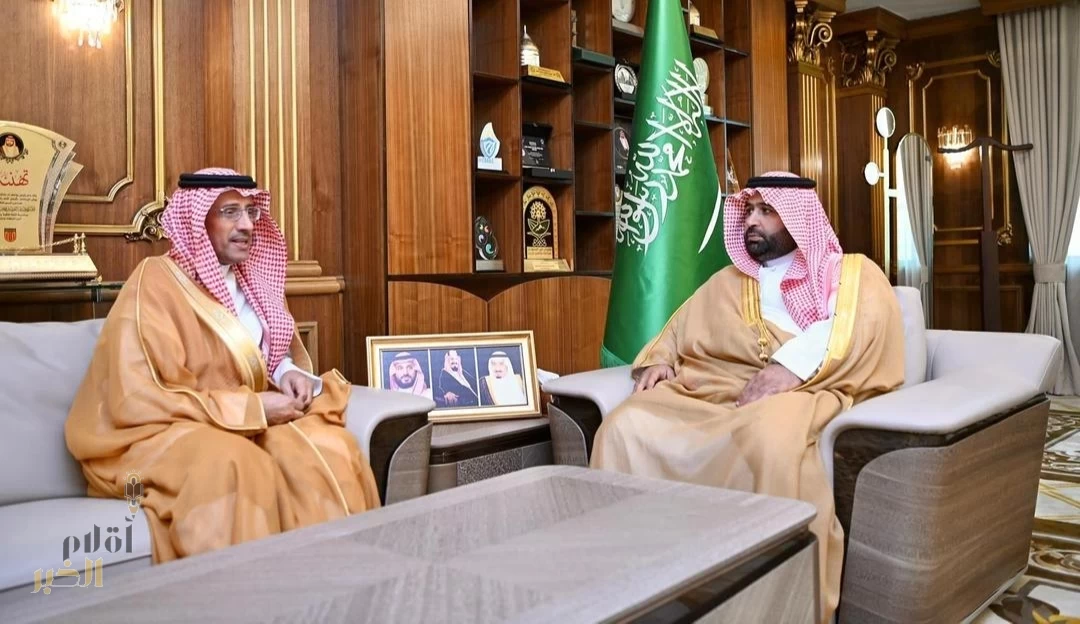 أمير جازان يستقبل مدير عام فرع وزارة النقل والخدمات اللوجستية بالمنطقة