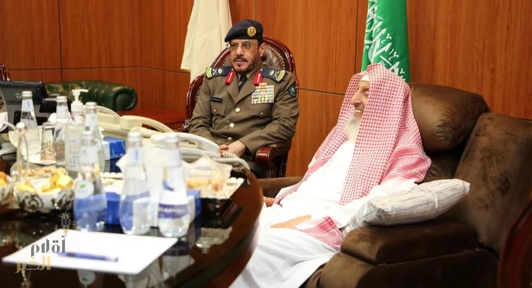مفتي عام المملكة يستقبل مدير عام الدفاع المدني