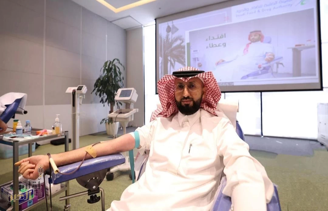 رئيس "الغذاء والدواء" يُشارك في الحملة الوطنية للتبرع بالدم