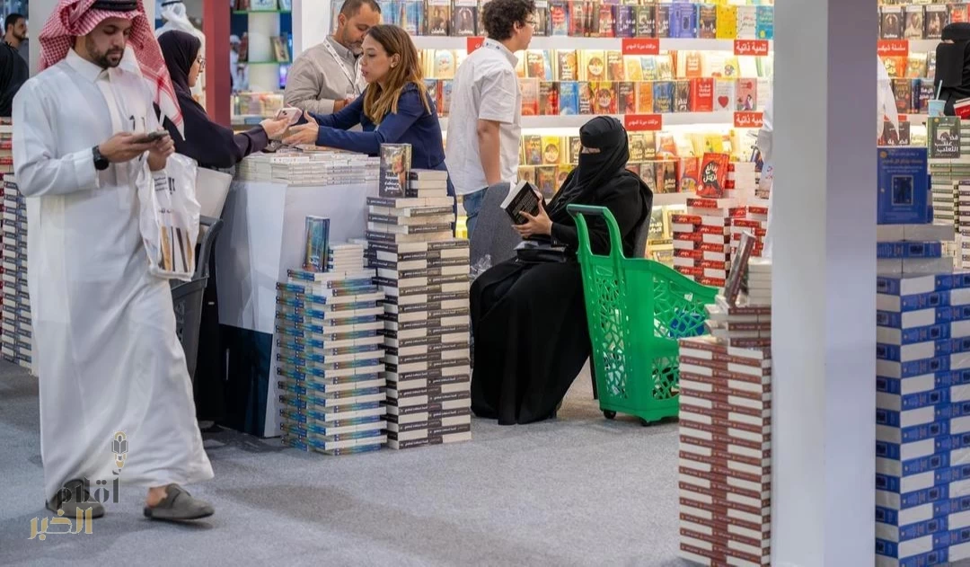 إقبال جماهيري واسع في اليوم الثاني لمعرض الرياض الدولي للكتاب