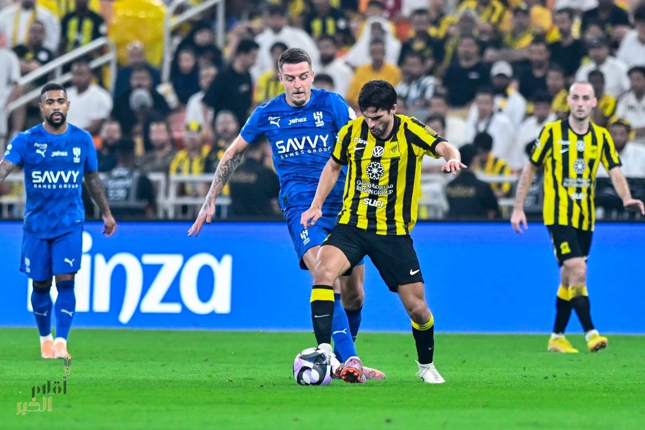 الهلال يحسم قمة الجولة السادسة بثنائية نظيفة 