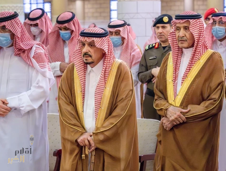 أمير منطقة الرياض يؤدي صلاة الميت على صاحبة السمو الأميرة هيفاء بنت تركي بن محمد بن سعود الكبير آل سعود