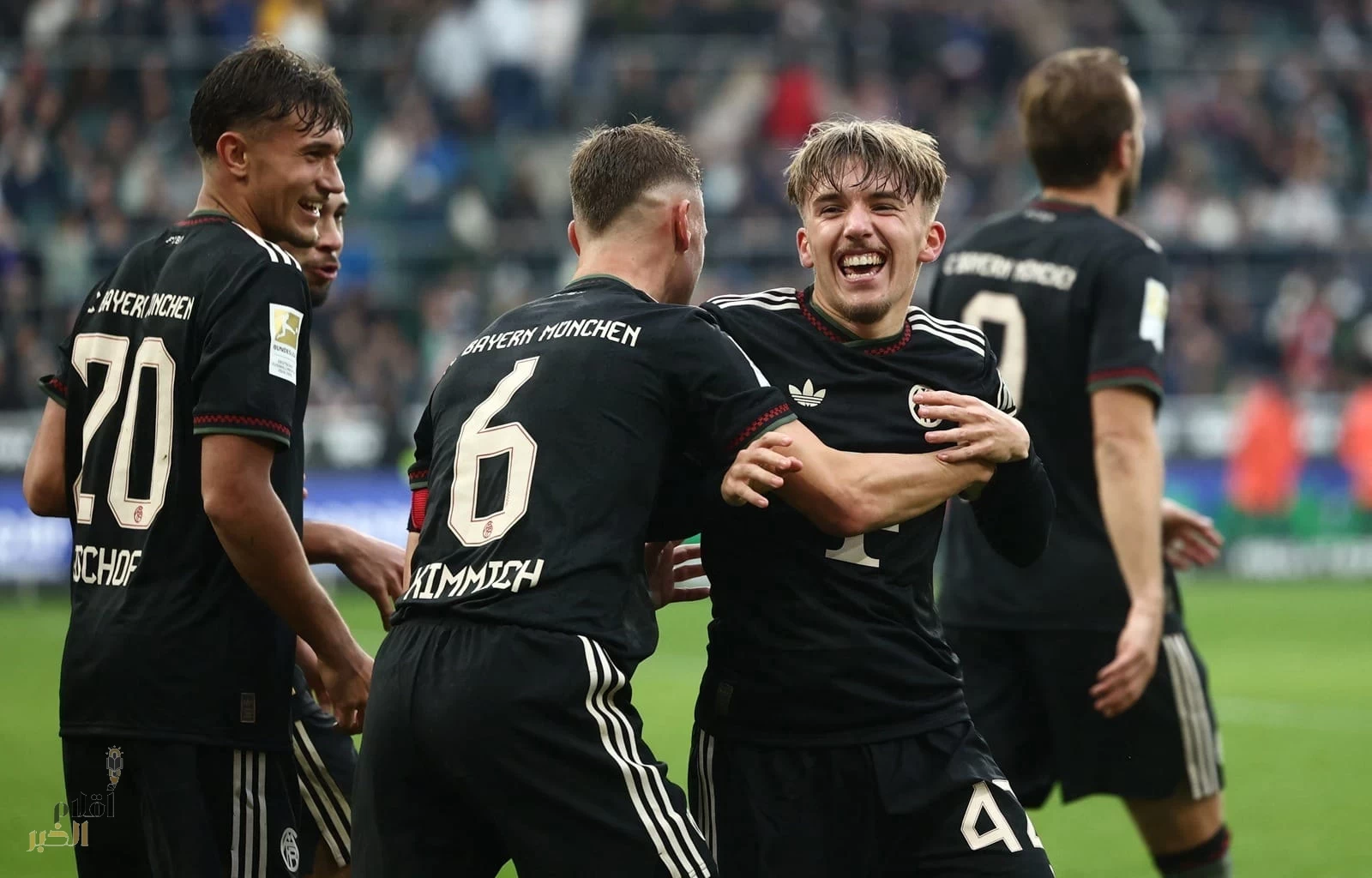 بايرن يواصل التحليق.. ثلاثية تحسم القمة أمام مونشنجلادباخ