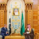 سمو ولي العهد يلتقي رئيس وزراء جمهورية باكستان الإسلامية