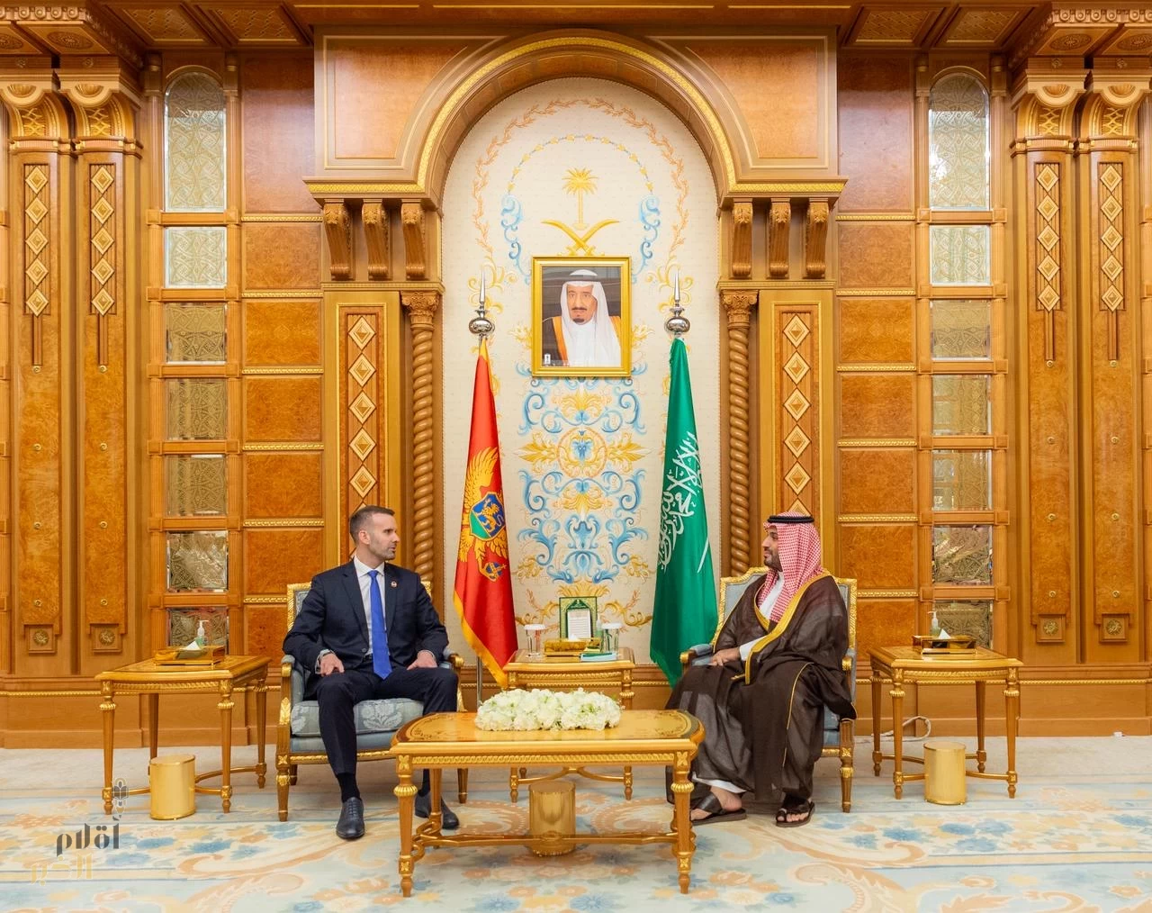 سمو ولي العهد يلتقي رئيس وزراء جمهورية الجبل الأسود