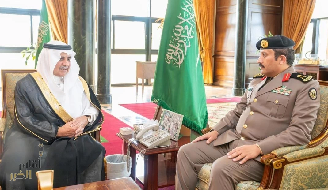 أمير منطقة تبوك يستقبل مدير شرطة المنطقة