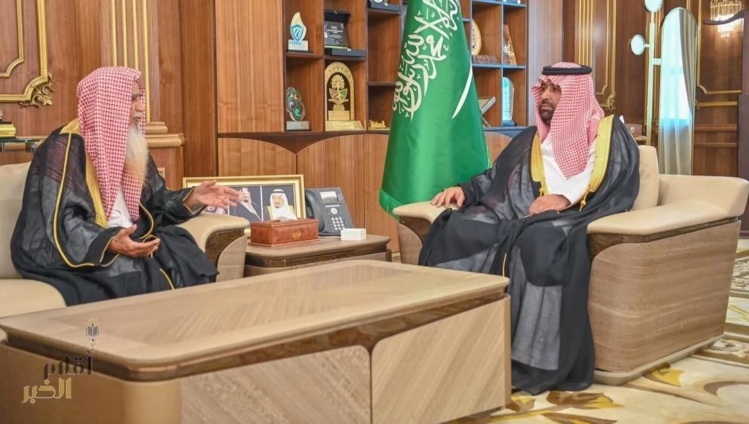 أمير جازان يستقبل المستشار الشرعي بفرع الإفتاء في المنطقة