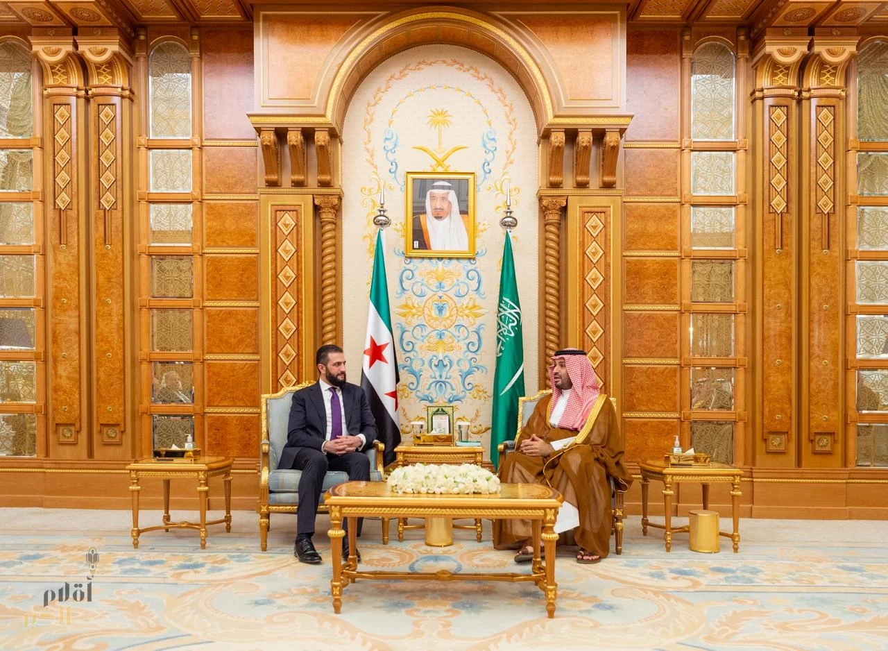 سمو ولي العهد يلتقي رئيس الجمهورية العربية السورية