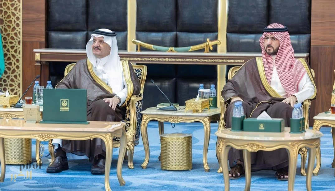 أمير المنطقة الشرقية يُكرِّم 100 طالب وطالبة حاصلين على جائزة البر للتفوق العلمي 2025