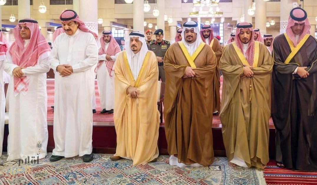 أمير منطقة الرياض يؤدّي صلاة الميت على والدة صاحبة السمو الأميرة مها بنت محمد بن سعد الثاني آل عبدالرحمن آل سعود