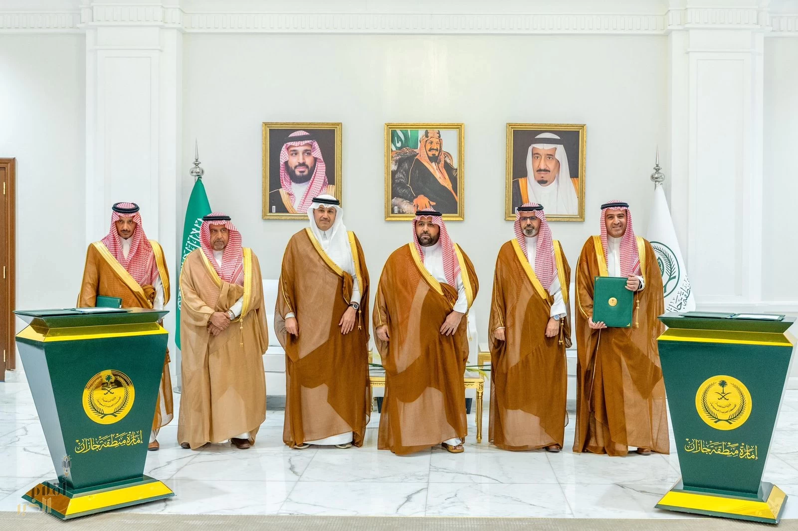 أمير جازان يستقبل وزير النقل والخدمات اللوجستية