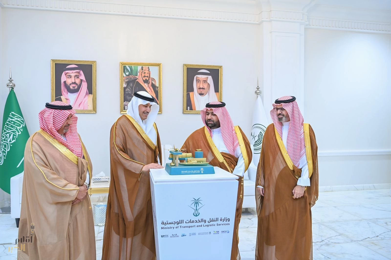 أمير منطقة جازان يشهد مراسم توقيع مذكرة تفاهم بين إمارة المنطقة ومؤسسة البريد السعودي