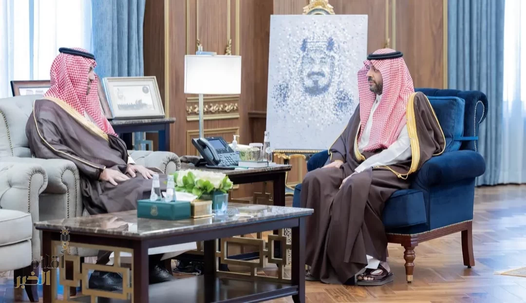 أمير الحدود الشمالية يستقبل الرئيس التنفيذي للمكتب الإستراتيجي لتطوير المنطقة