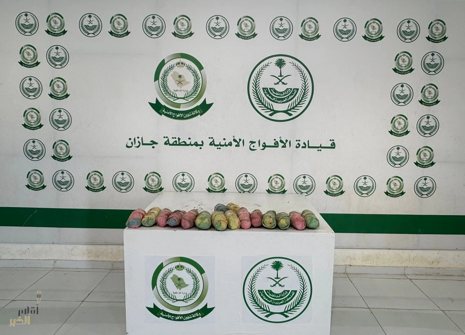 دوريات الأفواج الأمنية بمنطقة جازان تُحبط تهريب 36 كلجم من نبات القات المخدر