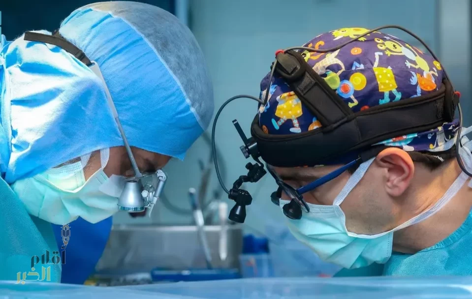 "التخصصي" ينجح في زراعة أصغر جهاز منظم لضربات القلب لمولودة تزن 2 كجم