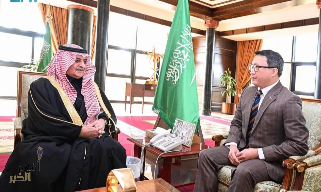 أمير تبوك يستقبل القنصل العام لجمهورية الفلبين