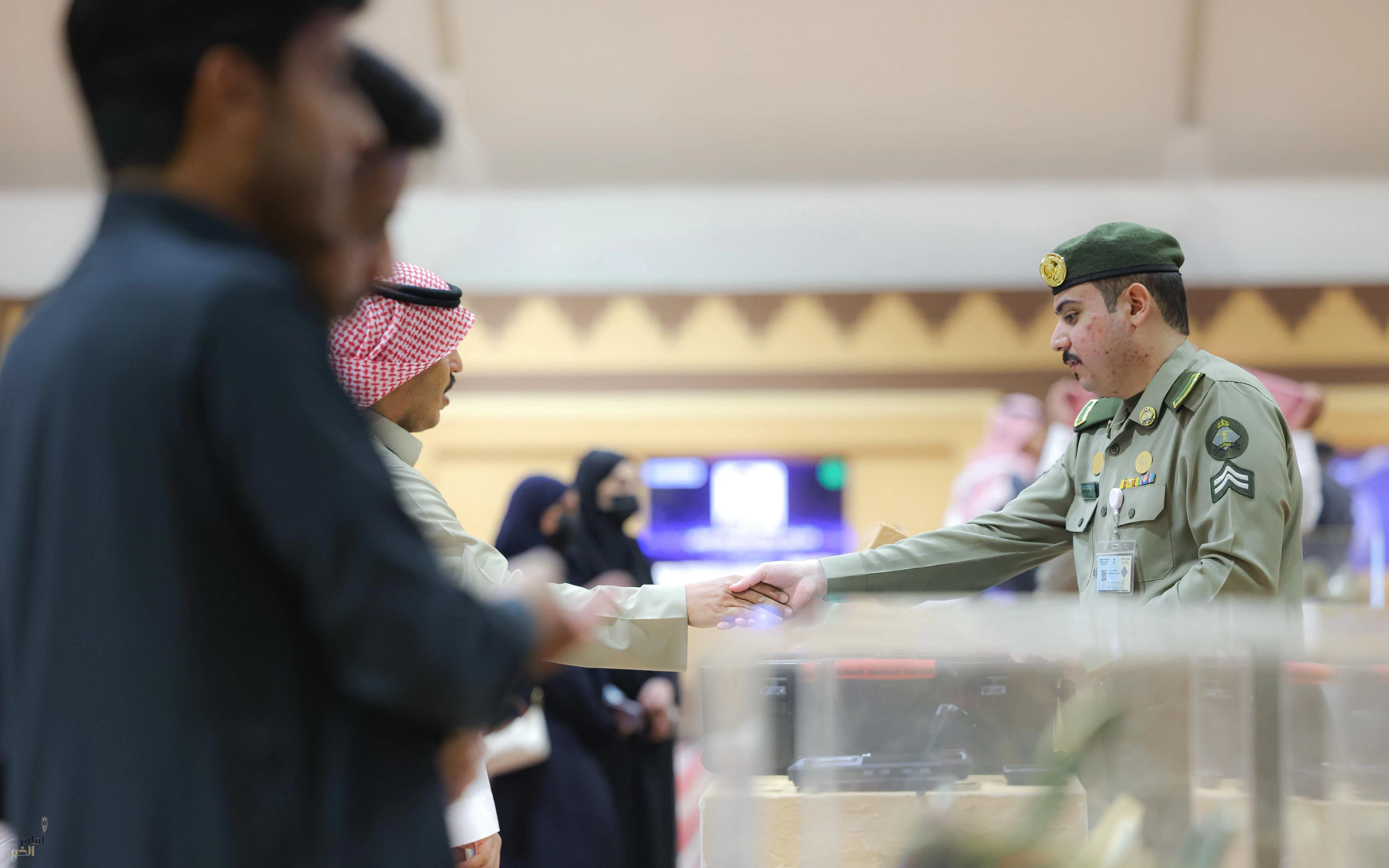 الجوازات تشارك في معرض واحة الأمن بمهرجان الملك عبدالعزيز للإبل الـ10