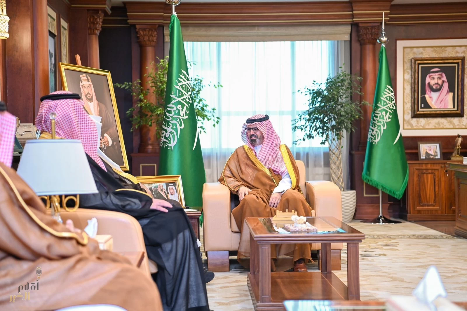 نائب أمير جازان يستقبل الدكتور الملا