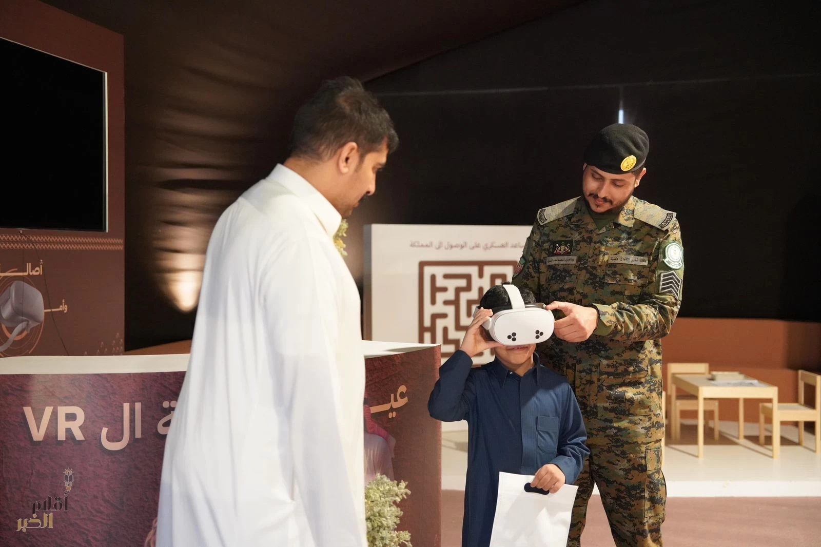 وكالة وزارة الداخلية لشؤون الأفواج الأمنية تشارك في معرض واحة الأمن بمهرجان الملك عبدالعزيز للإبل الـ10