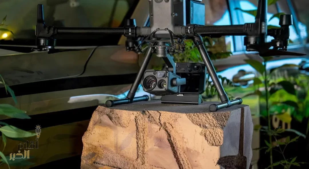 الأمن البيئي يستعرض لزوّار معرض واحة الأمن طائرة دون طيار مزودة بتقنيات الذكاء الاصطناعي