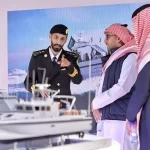 حرس الحدود يستعرض أجهزة السلامة البحرية لزوّار واحة الأمن في مهرجان الملك عبدالعزيز للإبل