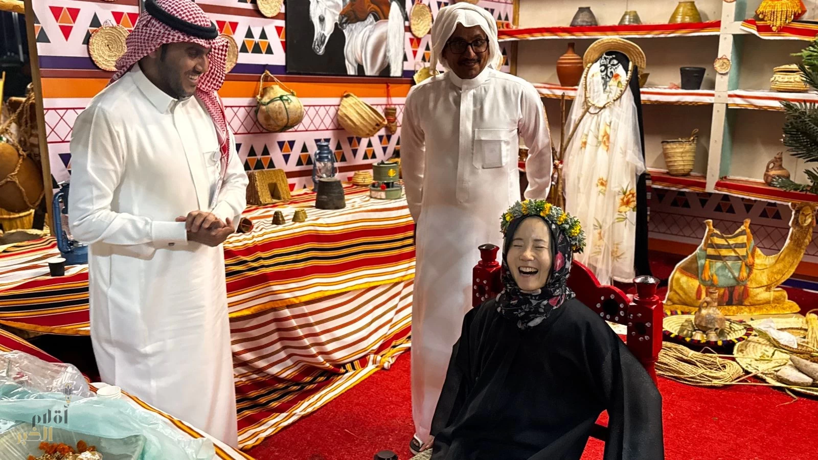 من طوكيو إلى قلب "الفل": سائحة يابانية تستكشف عبق التراث في جناح صبيا بـ "هذه جازان"