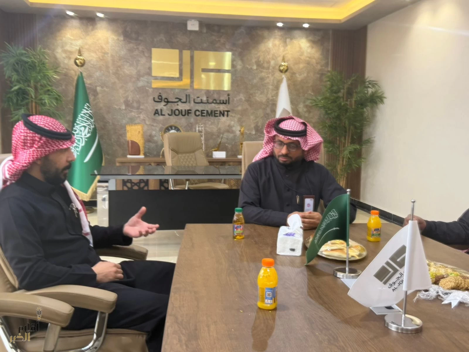 "بيئة طريف" تبحث مع أسمنت الجوف توسيع المبادرات البيئية ومشاريع التشجير