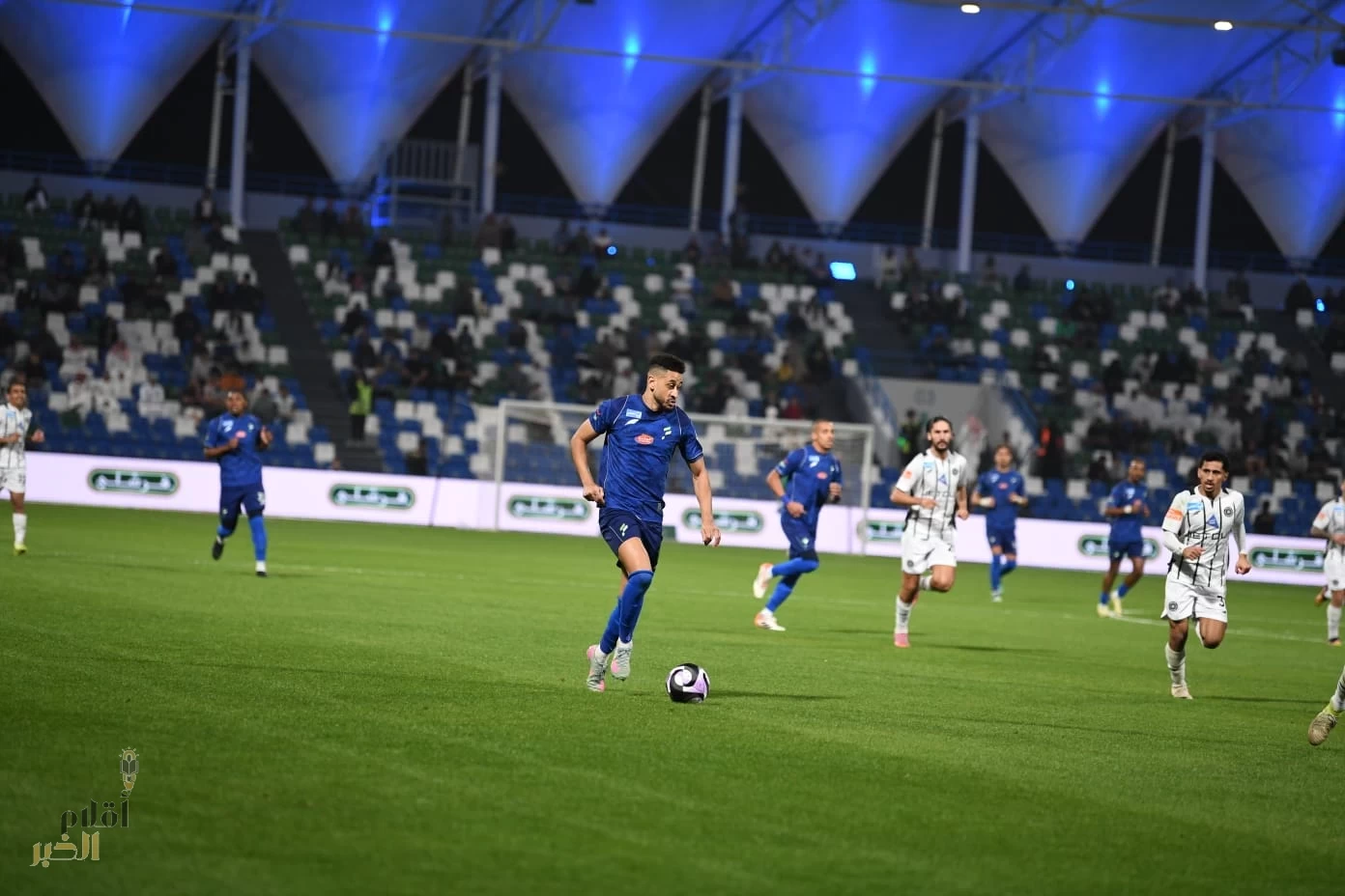 الفتح يعمّق جراح الشباب ويواصل صحوته في دوري روشن