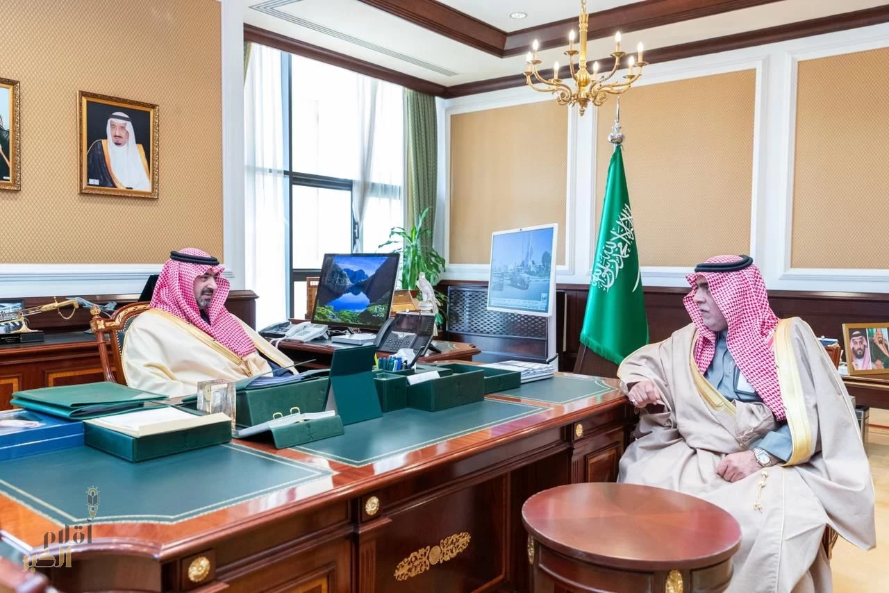 نائب أمير تبوك يستقبل مدير عام التعليم بالمنطقة