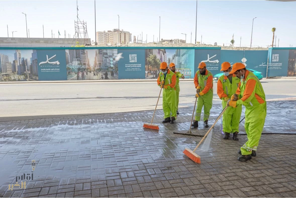 أمانة مكة تكثّف أعمال النظافة الشاملة وترفع كفاءة المشهد الحضري 