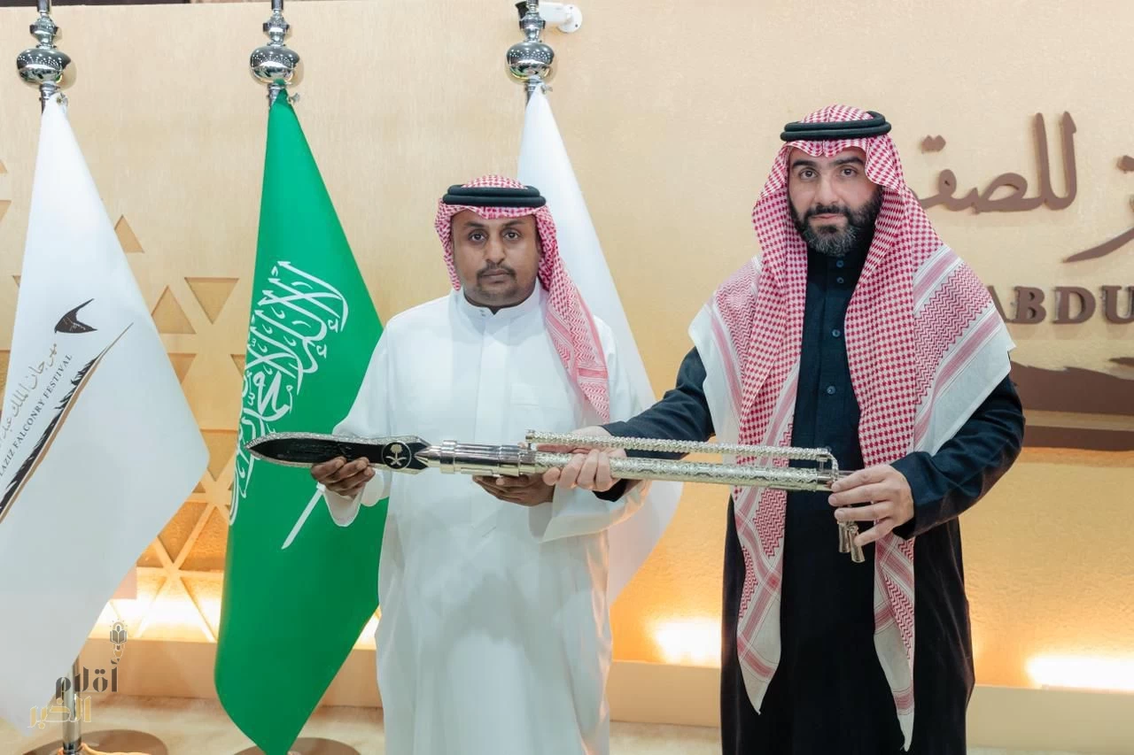 تتويج أبطال سيف الملك وشلفا الملك الفائزين في كؤوس مهرجان الملك عبدالعزيز للصقور 2025