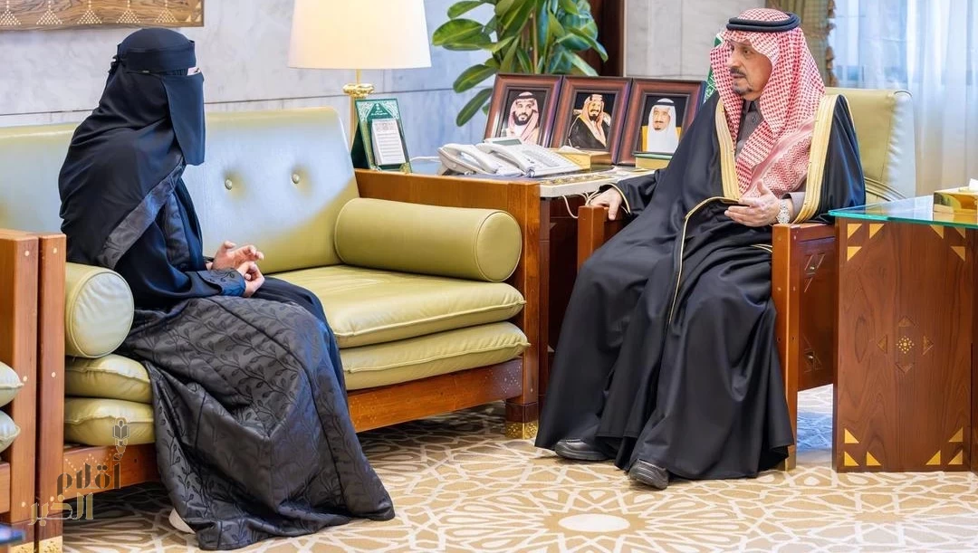 أمير منطقة الرياض يستقبل الطالبة لمى السهلي بمناسبة حصولها على درجة الماجستير