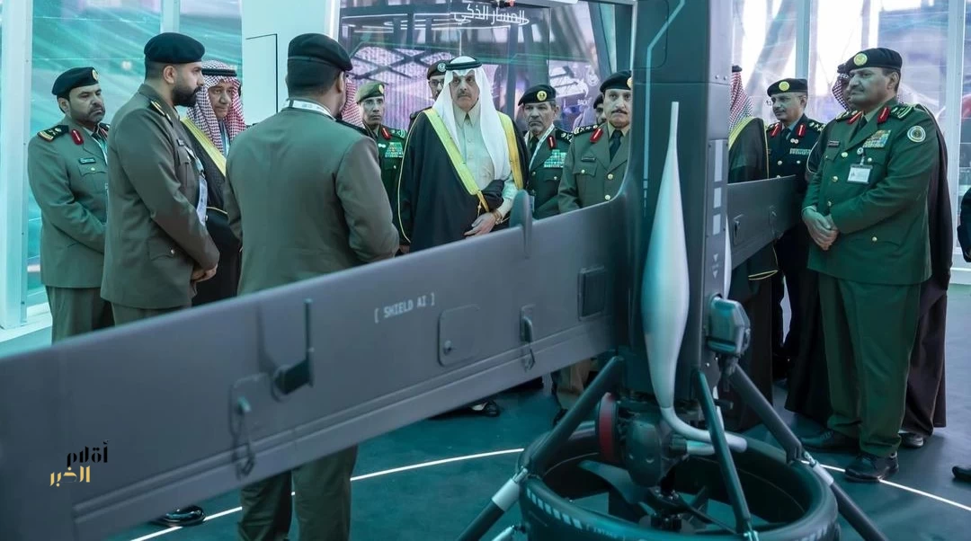 نائب وزير الداخلية المُكلف يزور جناح وزارة الداخلية في معرض الدفاع العالمي 2026