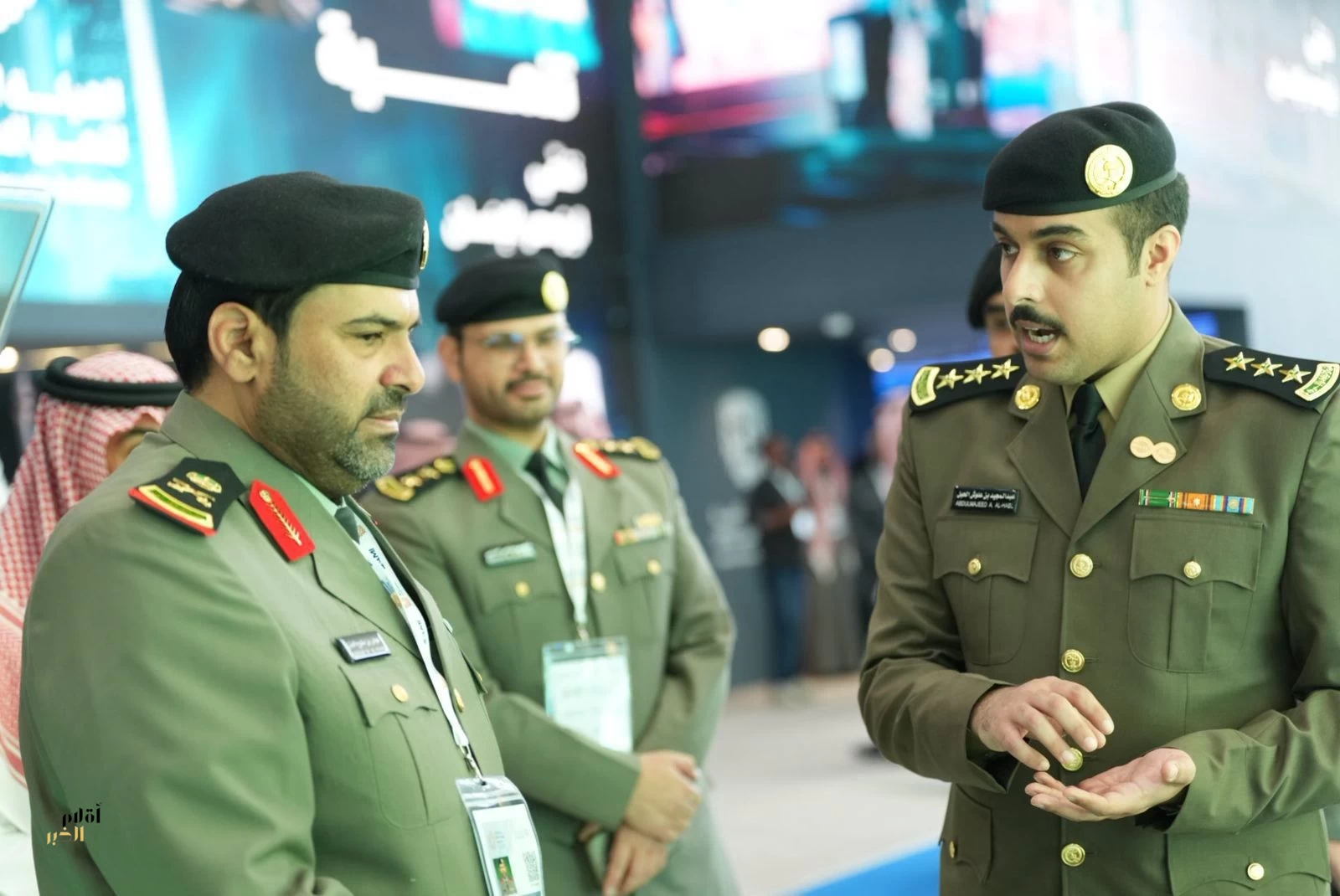 وكيل وزارة الداخلية لشؤون الأفواج الأمنية يزور معرض الدفاع العالمي 2026