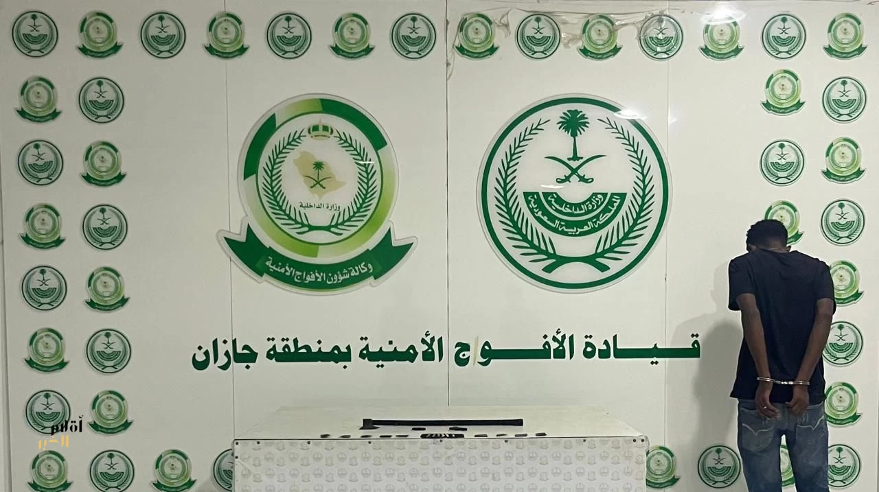 دوريات الأفواج الأمنية بمنطقة جازان تقبض على مخالف لنظام أمن الحدود لتهريبه مادة الإمفيتامين المخدر
