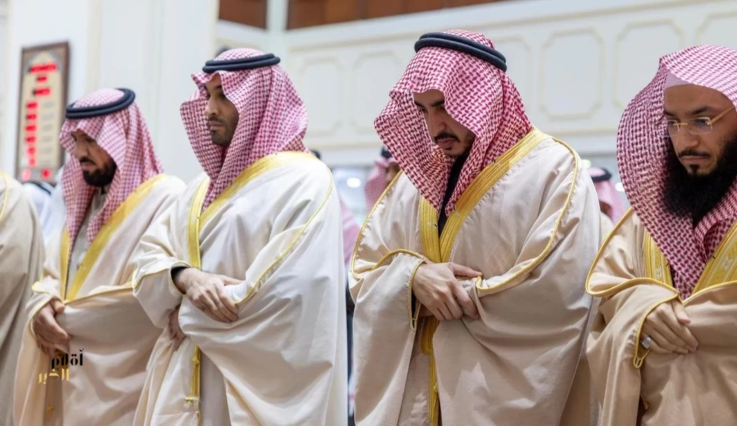 أمير منطقة الجوف ونائبه يؤديان صلاة الاستسقاء