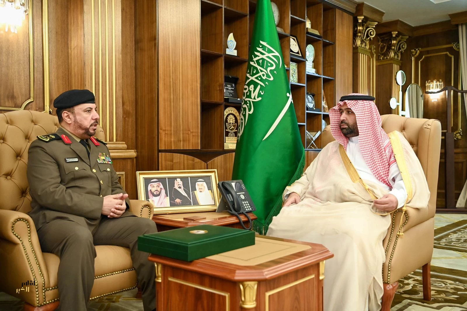 أمير جازان يتسلم التقرير السنوي لشرطة المنطقة